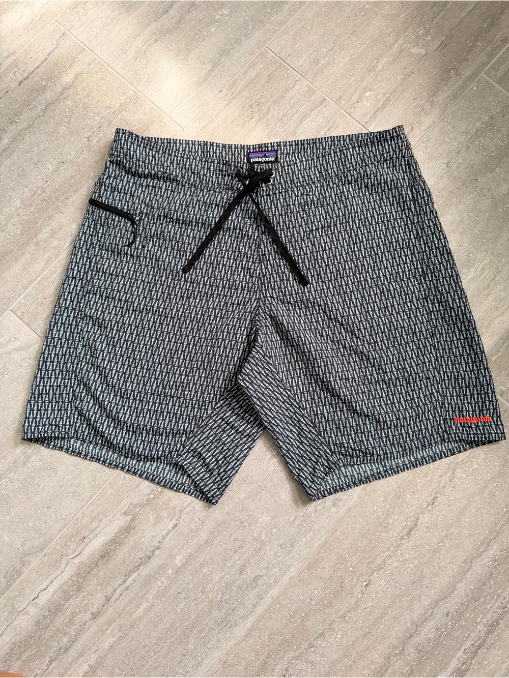 Patagonia Men’s 38 Board Shorts Swim Trunks Gray Black Print Surf 10” Inseam